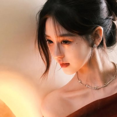 游艇藏春